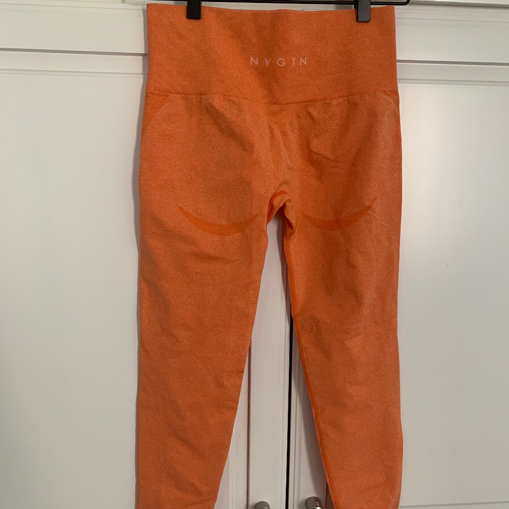 NWOT NVGTN SEAMLESS CONTOUR LEGGINGS ORANGE M